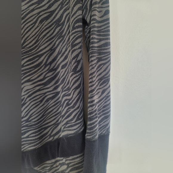 Philosophy L Zebra long sleeve top 97% modal - Picture 3 of 7